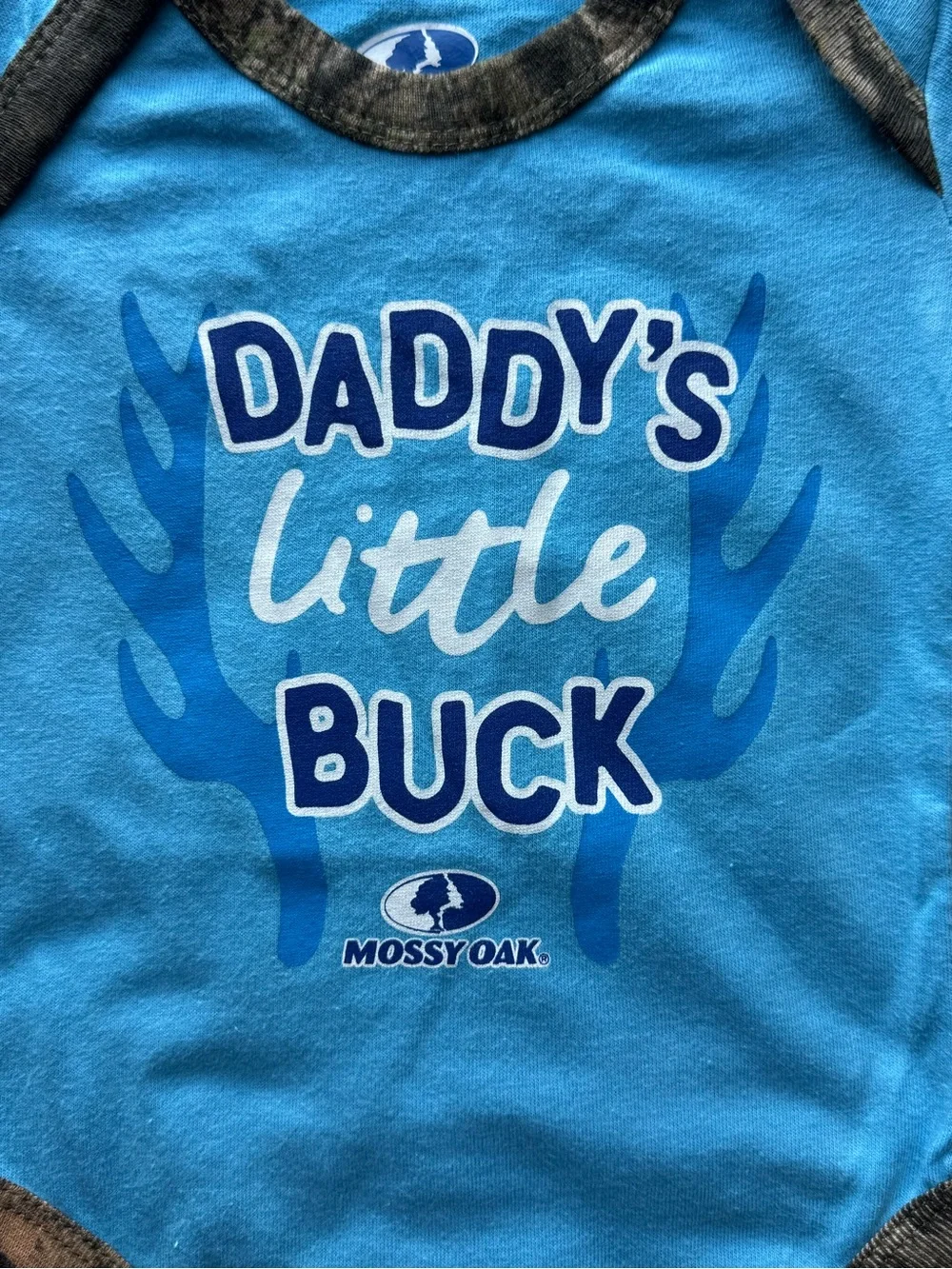 Mossy Oak “Daddy’s Little Buck” Camo Trim Baby Bodysuit Blue 0-3 Months